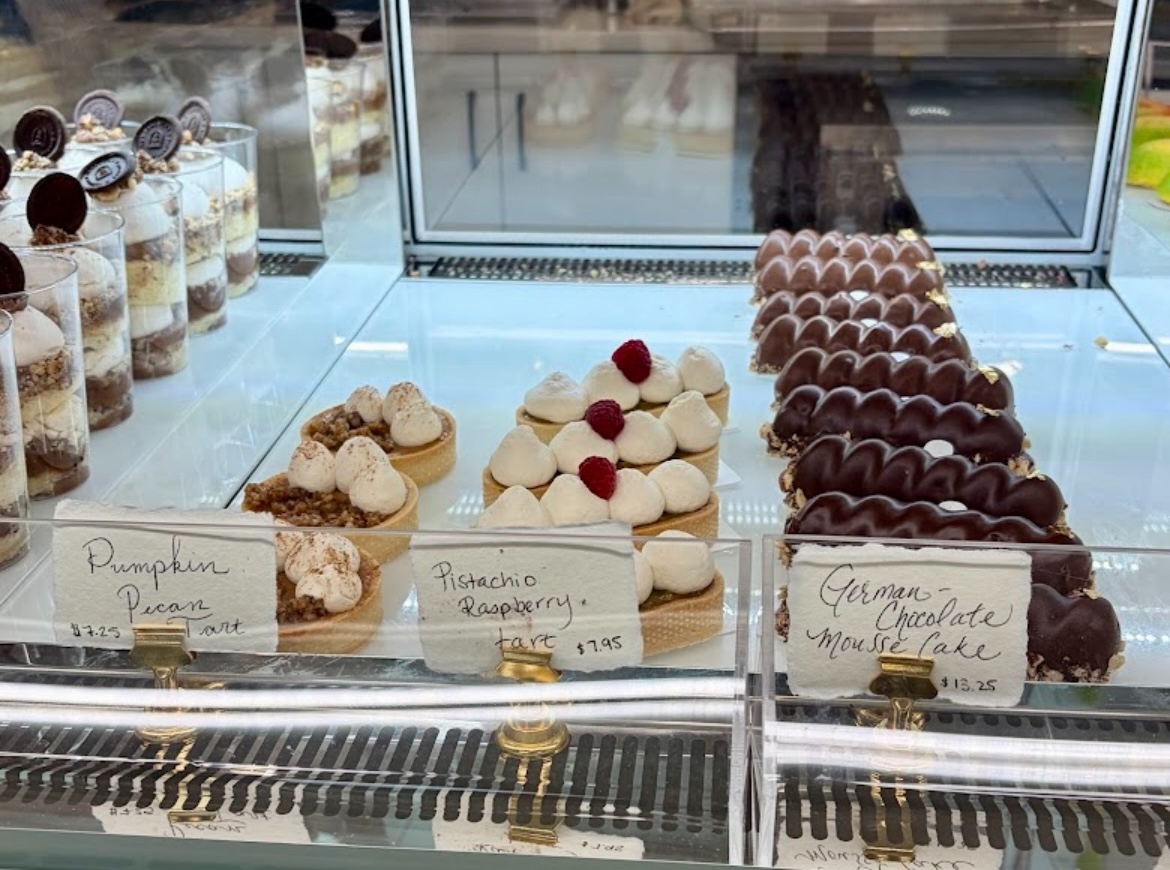 Storefront exterior of Innesca's Sweets of Europe